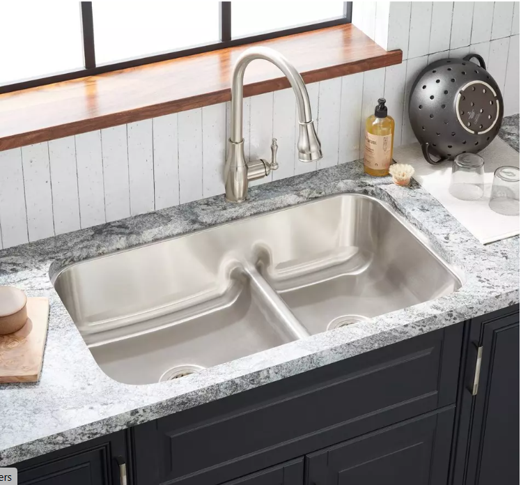 Nouvel évier sous plan en acier inoxydable à double cuve à séparation basse Calverton de 32 po par Signature Hardware