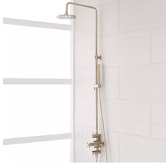 Nouvelle douche thermostatique Exira en nickel brossé avec douchette à main par Signature Hardware