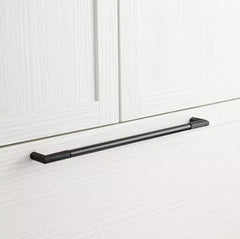 Poignée pour électroménager Lunata en laiton massif noir mat de 18 po par Signature Hardware