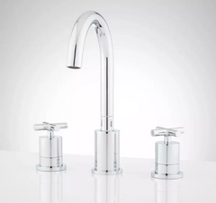 Nouveau robinet de salle de bains espacé Exira en chrome - Quincaillerie Signature