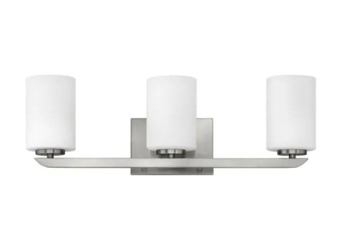 Nouveau Vanité à trois lumières KYRA 55023BN par Hinkley