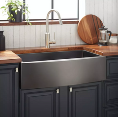 Nouvel évier de ferme Atlas en acier inoxydable Gunmetal noir 30 po - Tablier incurvé par Signature Hardware