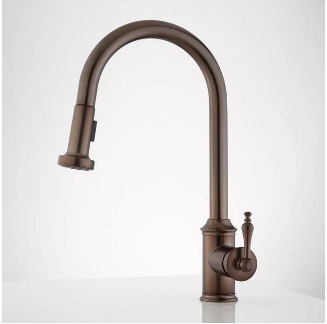 Nouveau robinet de cuisine à tirette Southgate en bronze huilé par Signature Hardware