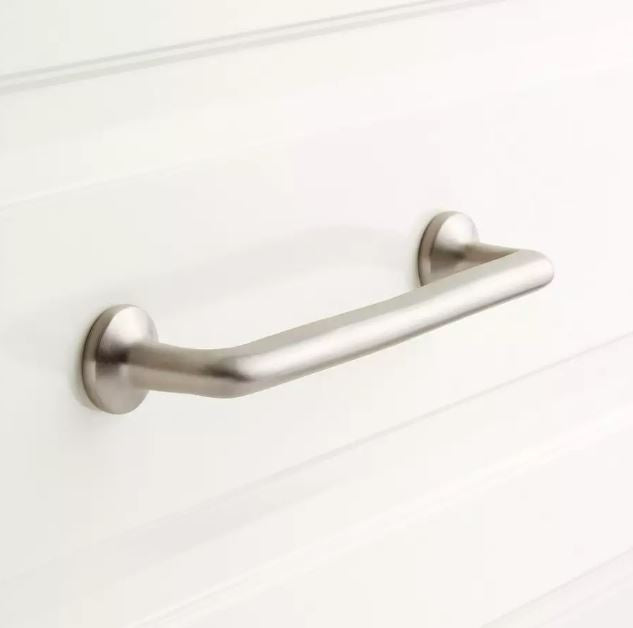 Nouvelle poignée d'armoire en laiton massif Belfast en nickel brossé de 6 po par Signature Hardware