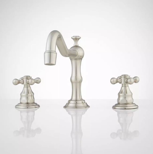 Nouveau robinet de salle de bains à large entraxe Barbour en nickel brossé par Signature Hardware