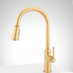 Nouveau robinet de cuisine à retrait monotrou Greyfield en or brossé par Signature Hardware