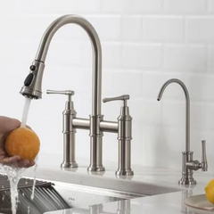 Nouveau robinet de cuisine à pont de transition Kraus Allyn avec tête de pulvérisation extractible à 3 fonctions en acier inoxydable sans tache