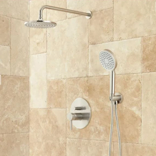 Nouveau système de douche Lattimore en nickel brossé avec pomme de douche à effet pluie et douchette à main